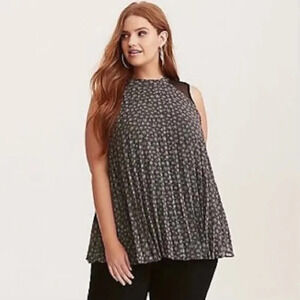 TORRID Star Print Accordion Chiffon Mesh Inset‎ Tank Top in Talking Stars